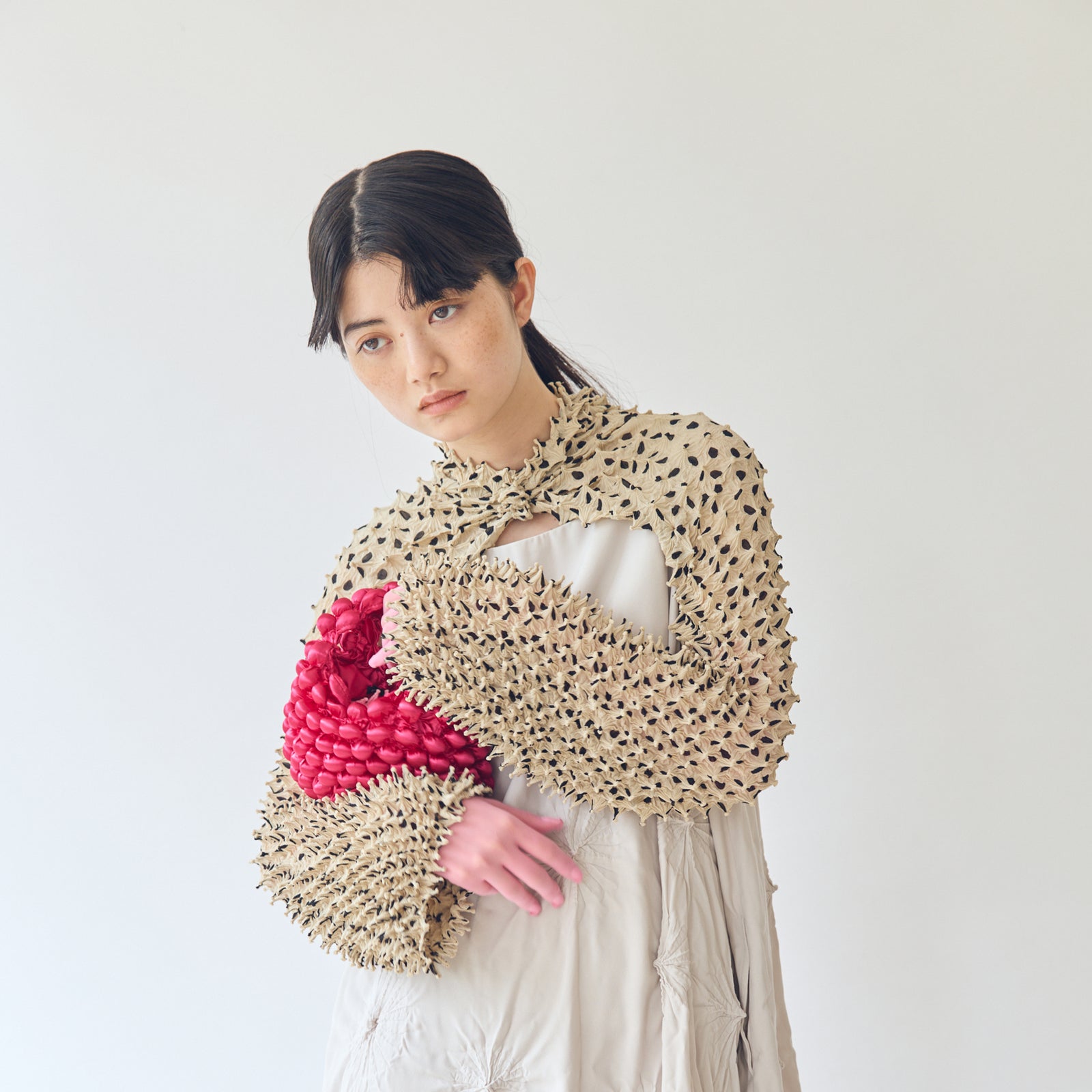 小さなぽんぽんのバッグ サテン
