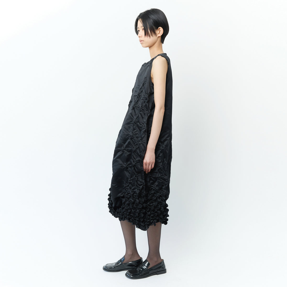 Sleeveless dress with poco poco pattern