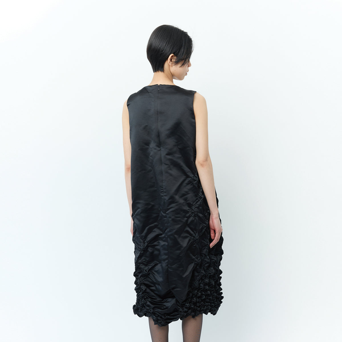 Sleeveless dress with poco poco pattern