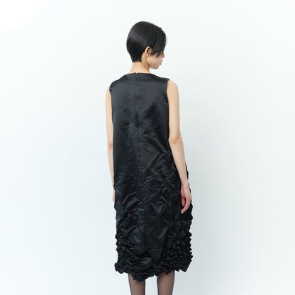 Sleeveless dress with poco poco pattern