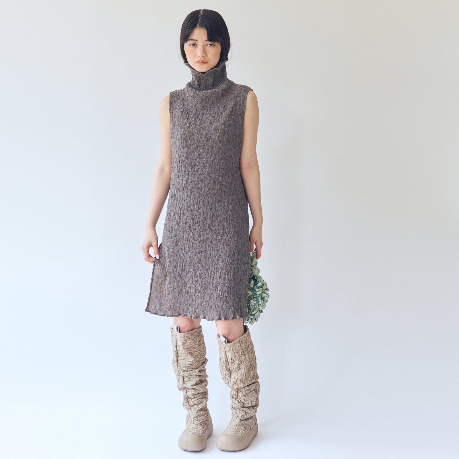 なみなみ模様のスリーブレスワンピース