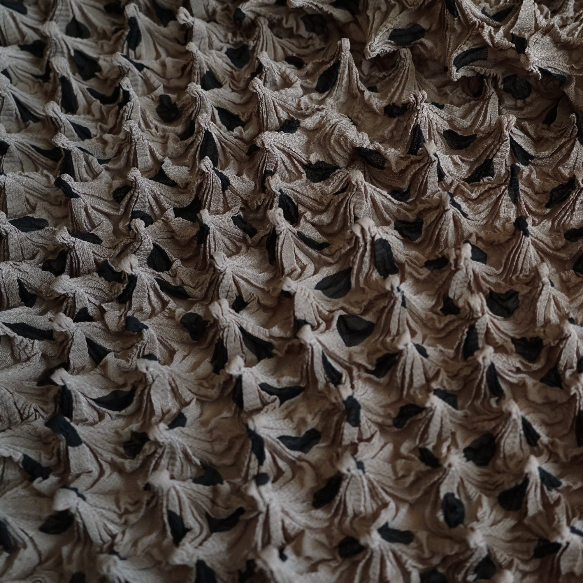 Spiky Bumpy Pattern Spiky Shibori Short Cardigan - Chiffon/Dot Pattern - BUNZABURO