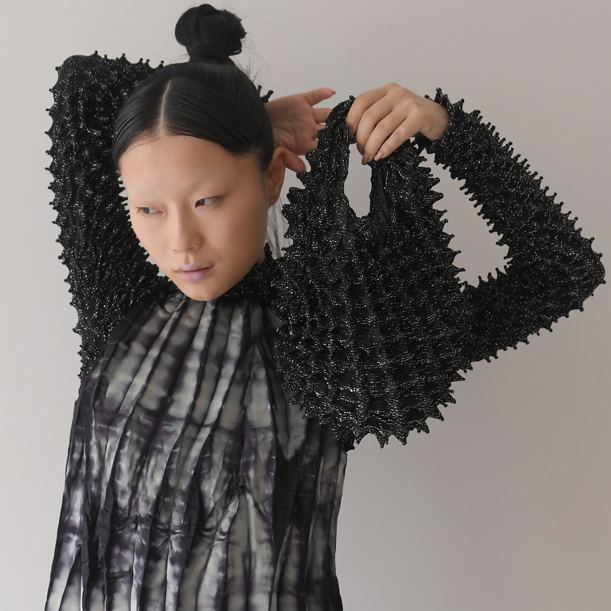 ❤️着物お出かけバンブーbag松葉文様　gold✖️black 御仕立て上がり・中古美品】 特選刺繍黒留袖 「松葉に宝尽くし」 典雅