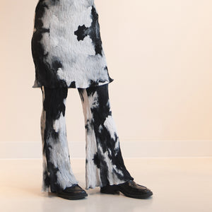 Wavy Pants with a "Nijimi" Pattern